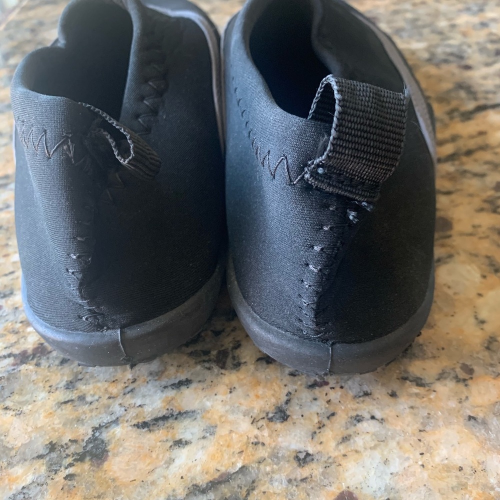 Zen water/Ocean shoes - like new - Picture 5 of 8